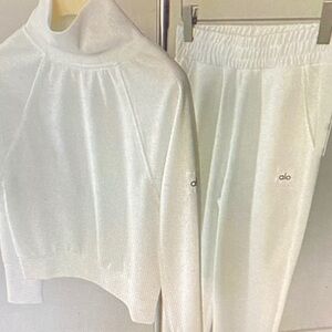 ALO Yoga Women's Cream Cowl Neck Sweater